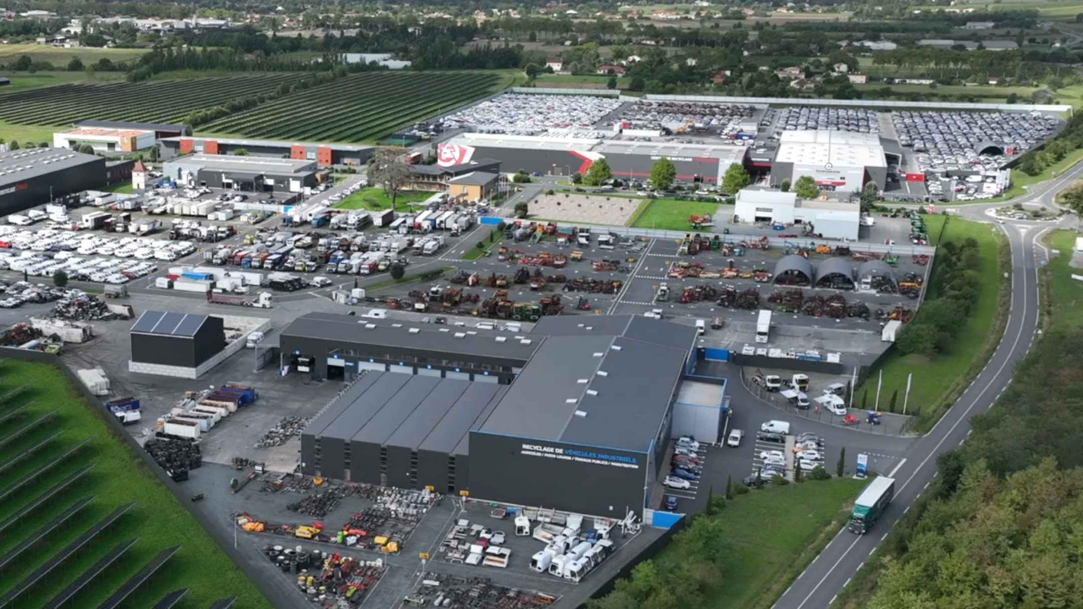 grande entreprise vue drone